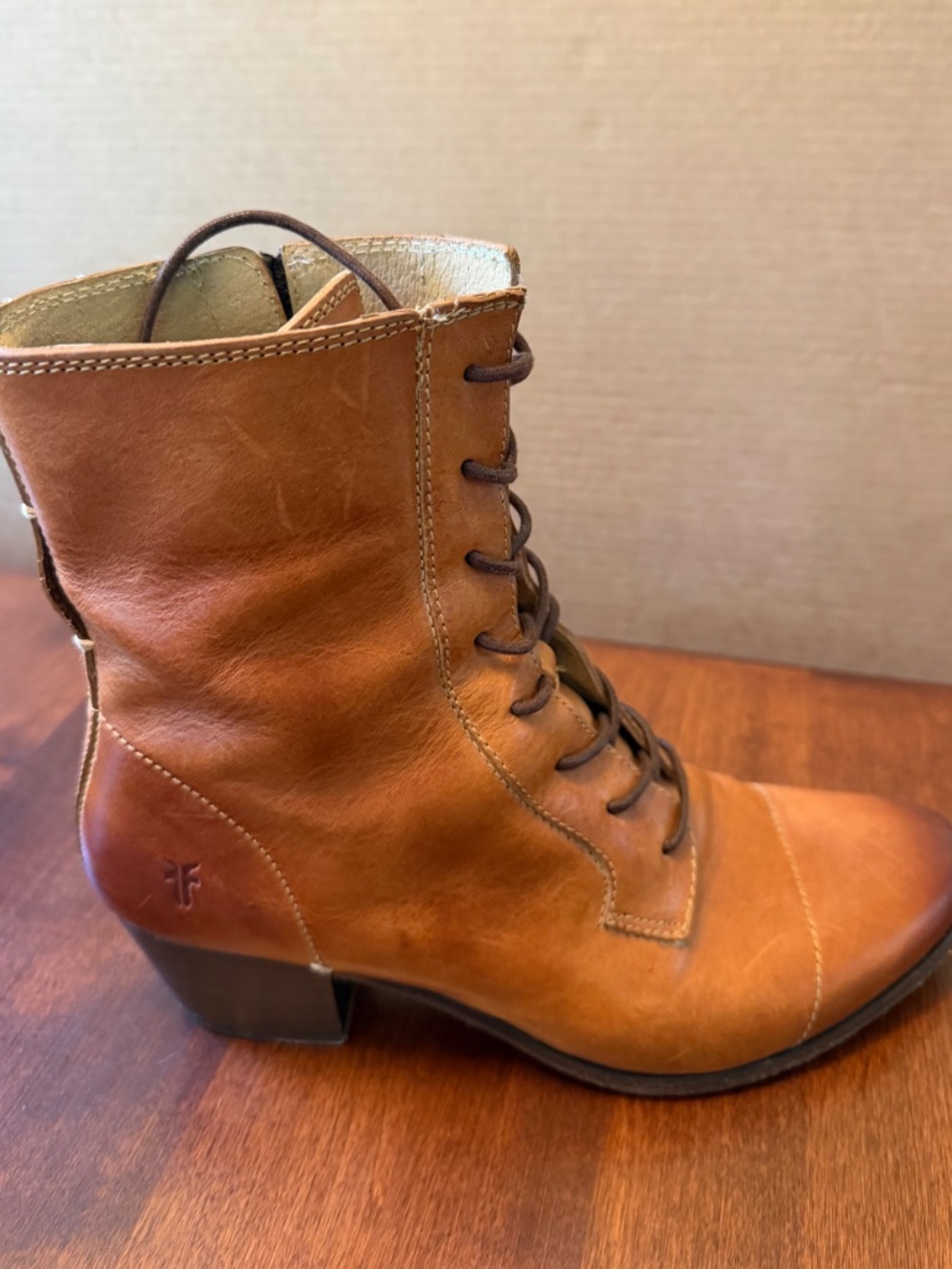 FRYE Courtney Lace Up Ankle Boots 9 - worn twice - Picture 5 of 11